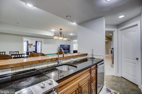 20405 Crimson Pl, Leesburg VA 20175-6362 exterior