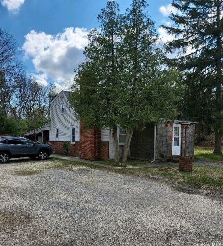 396 High St, Holbrook, NY 11741-5302