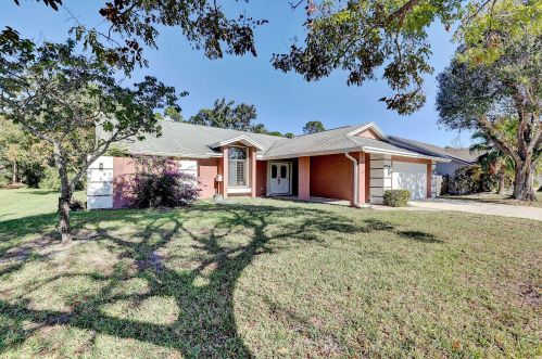 817 Streamlet Ave, Fort Pierce FL 34983-4659 exterior