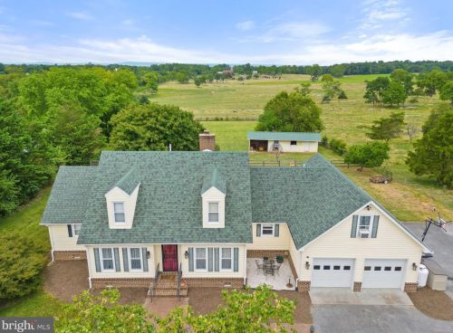 401 Page Brook Ln, Boyce, VA 22620-1935