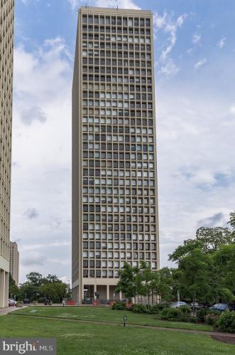 220 Locust St, Philadelphia PA  19106-3952 exterior