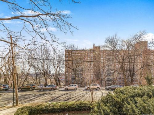 3475 Greystone Ave, Bronx NY  10463-2235 exterior