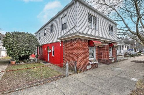 546 Main St, Warren RI  02885-4368 exterior