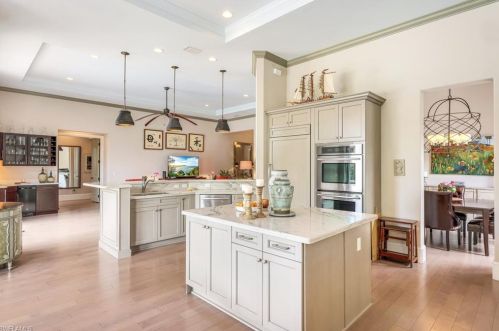 2239 Residence Cir, Naples FL 34105-3084 exterior