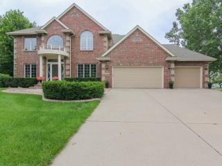 14880 Woodcrest Dr, Des Moines, IA 50325-7803