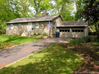 14 Donna St, Waterford, CT 06385-2512