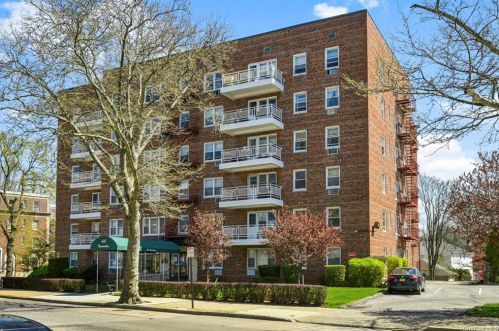 415 Gramatan Ave, Mount Vernon NY  10552-2930 exterior