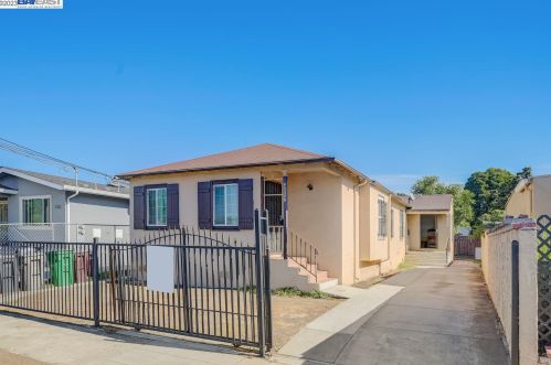 9326 Cherry St, Oakland CA  94603-1632 exterior