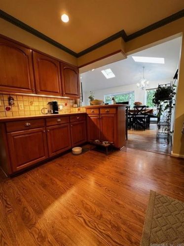 11 Camelot Dr, Norwalk CT 06850-2413 exterior