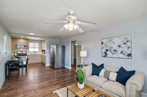 2015 Burroughs St, San Diego CA  92111-6643 exterior