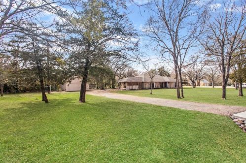 7108 Oak Forest Dr, Bryan, TX 77808-6266