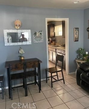 915 Acacia Ave, Compton, CA 90220-7741