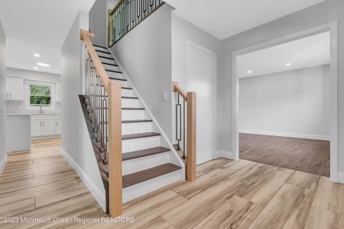 21 Kenneth Dr, Tinton Falls NJ  07712-2824 exterior