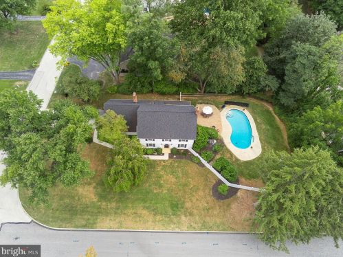 614 Westwind Dr, Berwyn PA  19312-1144 exterior