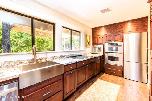 105 Mtn Shadows Dr, Sedona AZ 86336-3927 exterior