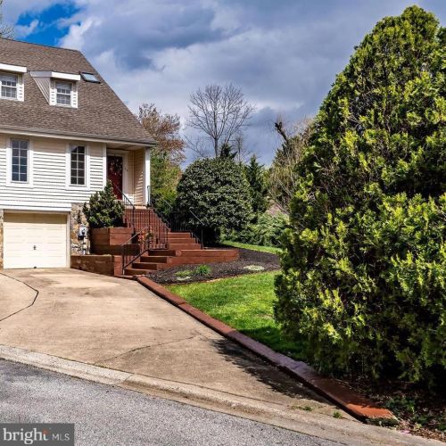 39 Marsh Woods Ln, Wilmington, DE 19810-3999