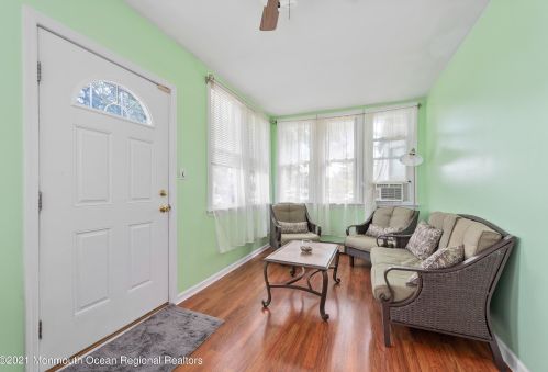 123 Hudson Ave, Middletown, NJ 07748-5519