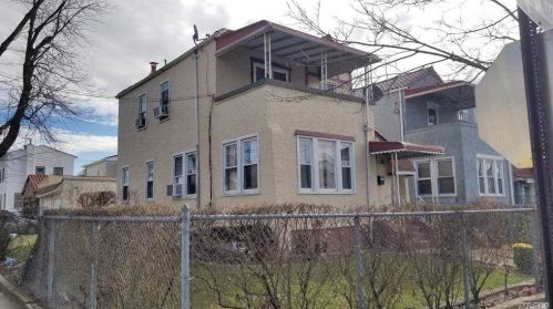 137-01 233rd St, Jamaica, NY 11413-2111