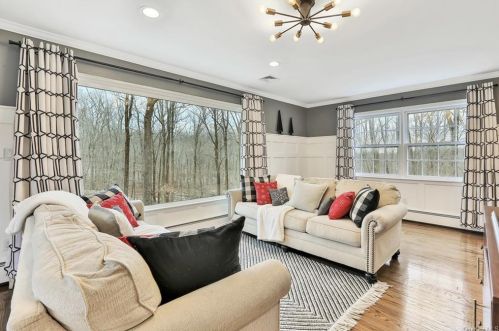 53 Hack Green Rd, Scotts Corners, NY 10576-2133
