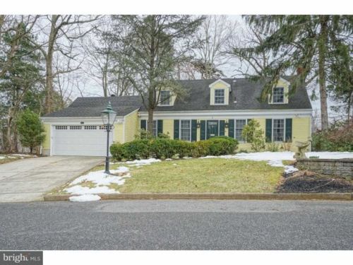 6 Westwood Dr, Tavistock, NJ 08033-3861