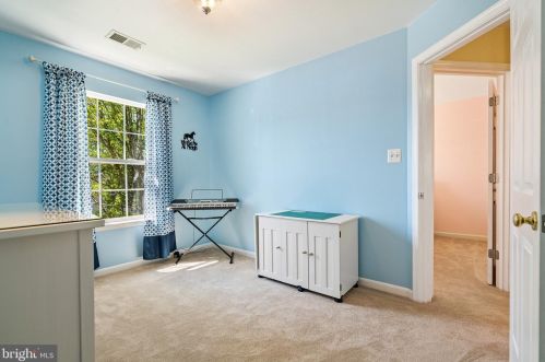 14238 Hunters Run Way, Gainesville VA  20155-4408 exterior