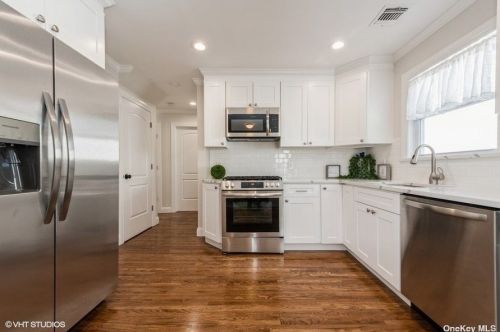 1805 Grant Ave, Seaford NY  11783-2318 exterior