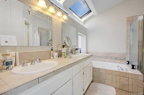 136 Valero Cir, Calabasas CA  91377-5551 exterior