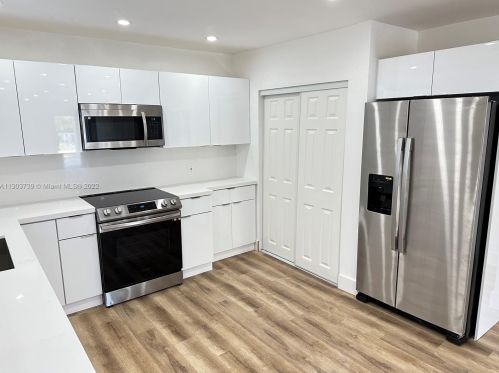 5734 37 St, Hollywood FL 33024-8402 exterior