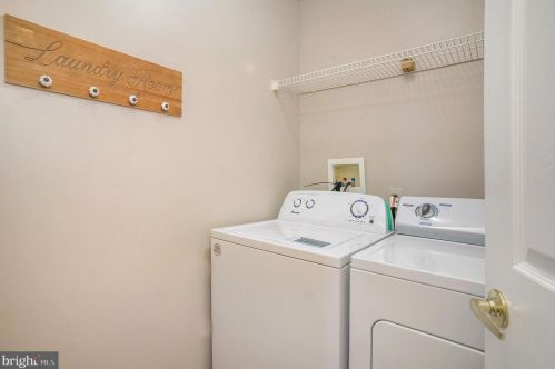 107 Dresher Wood Dr, Dresher PA 19025-1526 exterior