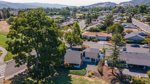2 Valley Oaks Ln, Santa Rosa CA  95409-6234 exterior