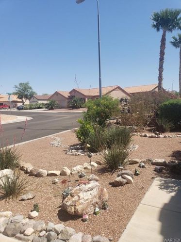 2266 Starflower Trl, Bullhead City, AZ 86442-8690