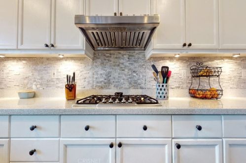 30416 Mallorca Pl, Santa Clarita CA  91384-4787 exterior