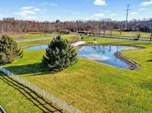 2 Prince Ln, Middletown, NY 10941-5221