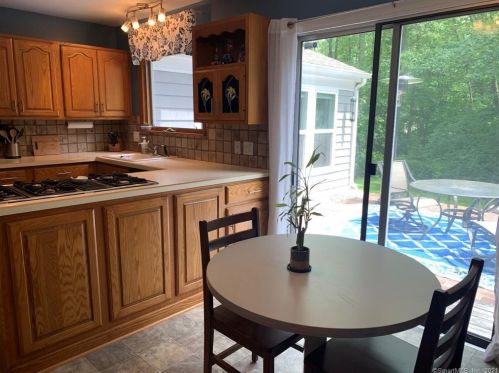 203 Hickory Hill Rd, New Britain CT  06052-1009 exterior