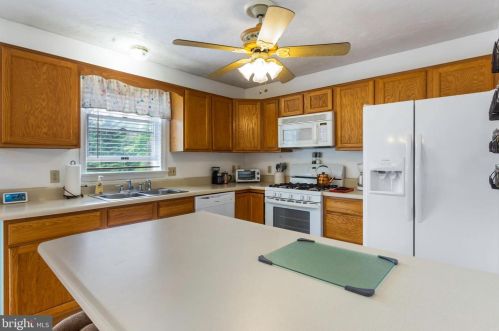 65 Woodland Dr, Shrewsbury PA  17361-1233 exterior