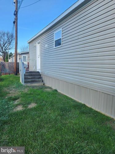 42 Madge Dr, Lancaster, PA 17603-4047