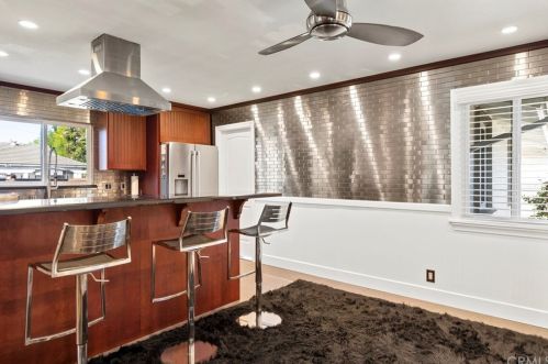 16731 Newland St, Huntington Beach, CA 92647-4951