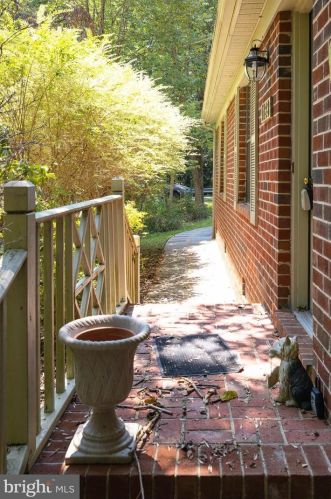 1123 Eastover Pkwy, Locust Grove, VA 22508-5176