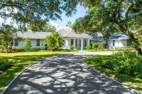 7 Country Rd, Boynton Beach FL  33436-5609 exterior