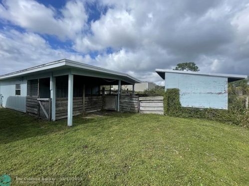 430 Emerald Ave, Fort Pierce FL  34945-2123 exterior