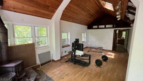 21 Pheasant Ln, West Milford NJ  07480-4008 exterior