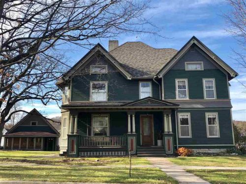 807 Maple Ave, Decorah, IA 52101-2117