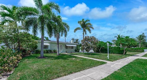 2321 Fairway Dr, West Palm Beach, FL 33409-6237
