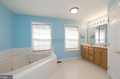5027 Woodgate Ln, Collegeville PA  19426-3365 exterior