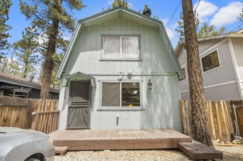 2057 3rd Ln, Big Bear City, CA 92314-8928