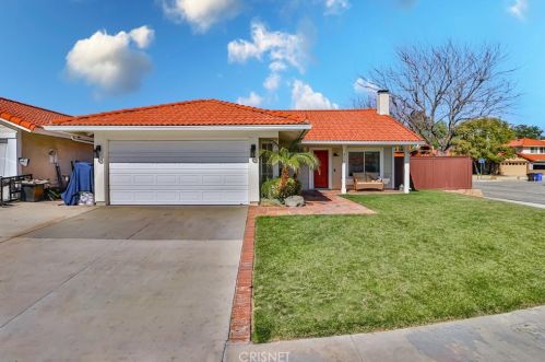 27703 Stowe Ln, Santa Clarita, CA 91384-3516
