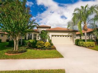 8065 Stirling Falls Cir, Sarasota, FL 34243-4206