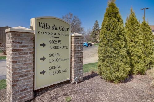 9002 Lisbon Ave, Milwaukee WI  53222-2733 exterior