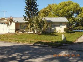 1943 Coolidge Rd, Tarpon Springs, FL 34691-3644