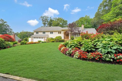 11 Avon Ct, Huntington Station, NY 11746-4921
